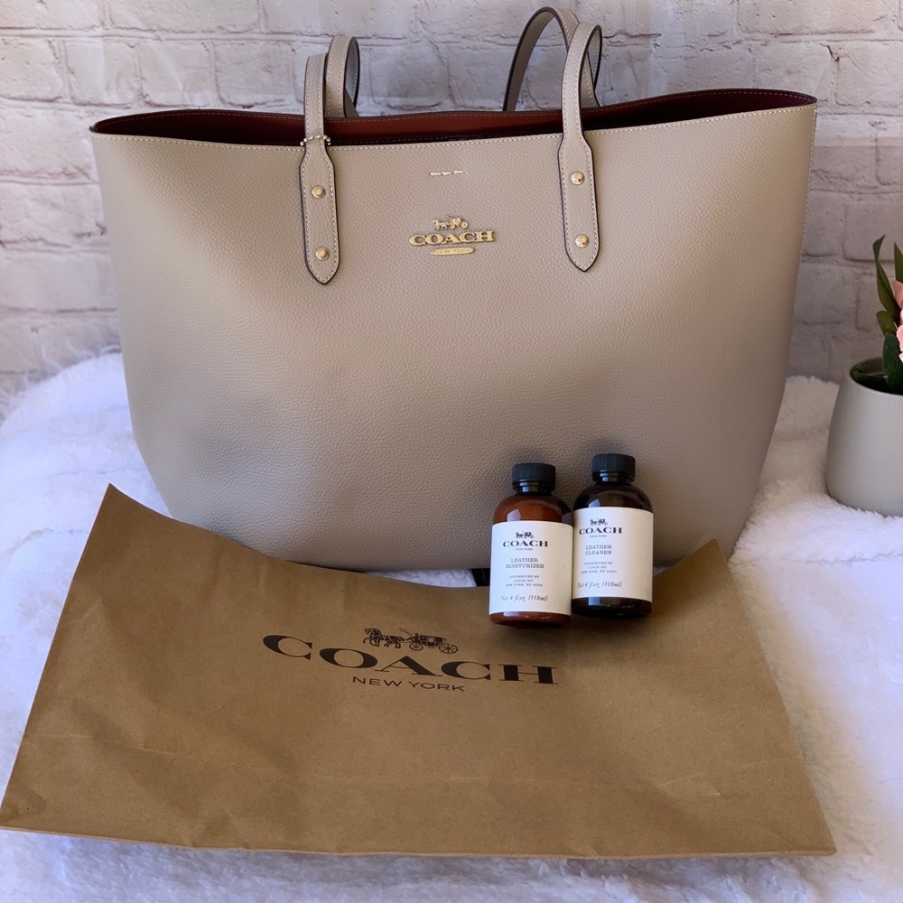 Coach Town Tote - Picture 3 of 12